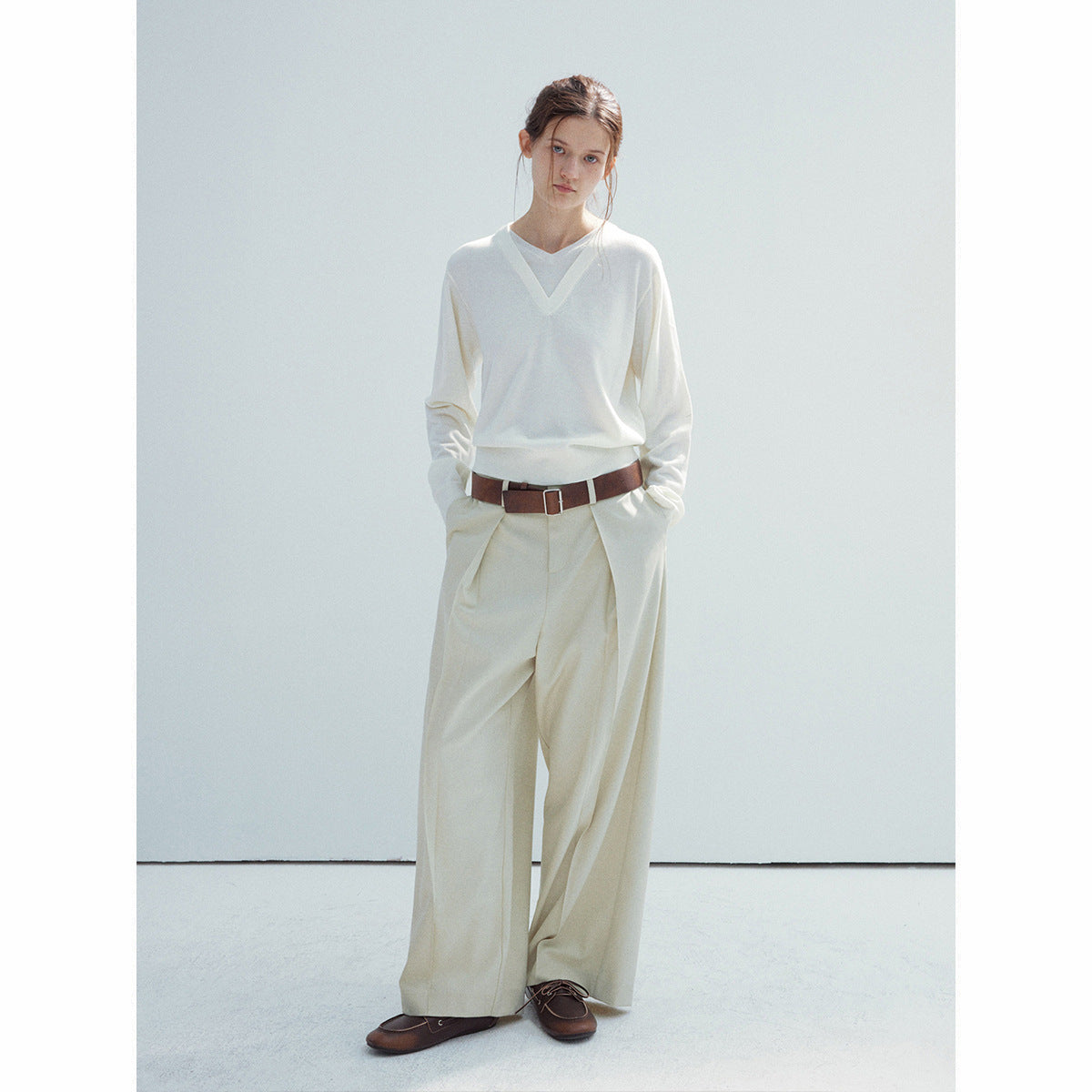 Spring new casual wool fake two-piece pure version solid color V-neck long-sleeved knitted sweater