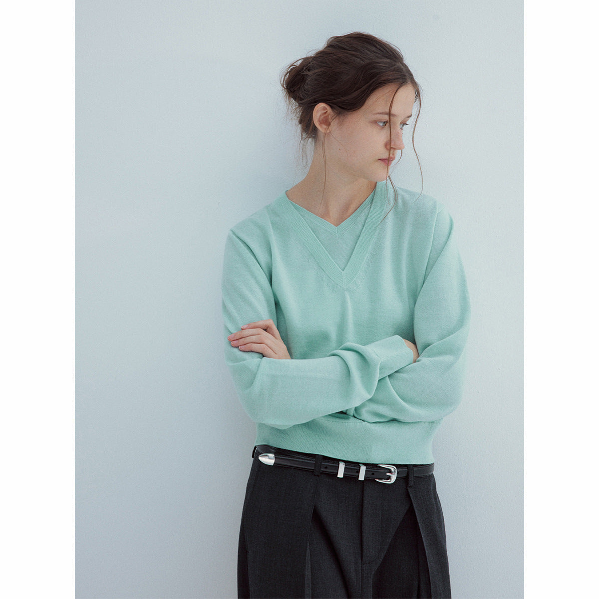 Spring new casual wool fake two-piece pure version solid color V-neck long-sleeved knitted sweater