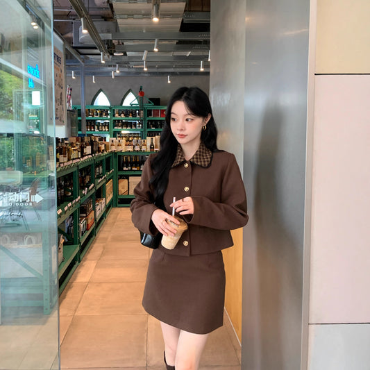 Age-reducing short skirt, high waist and thin three-point solid color skirt