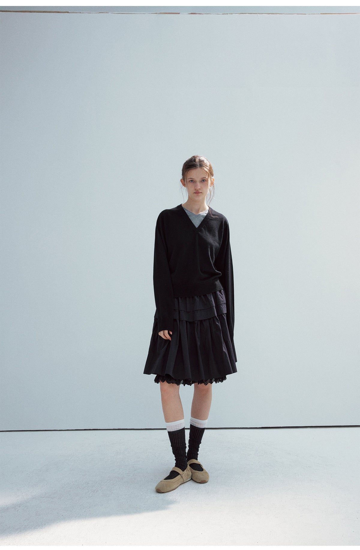 Spring new casual wool fake two-piece pure version solid color V-neck long-sleeved knitted sweater