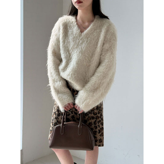 Gentle soft waxy pulled V-neck knitted sweater women's new lazy wind wool warm sweater in winter