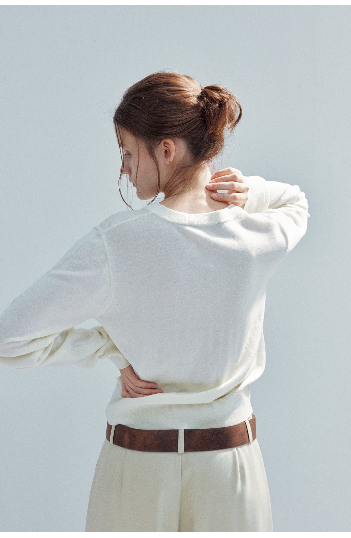 Spring new casual wool fake two-piece pure version solid color V-neck long-sleeved knitted sweater