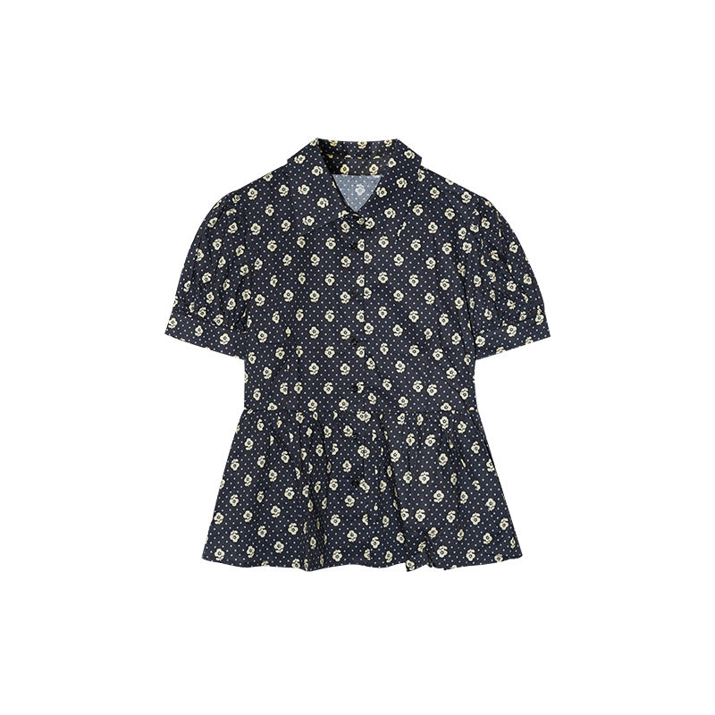 A short-sleeved shirt with floral waists